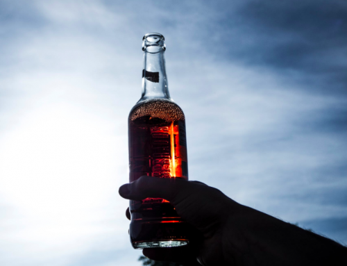 How Does Alcohol Affect Fat Loss, Muscle Growth & Testosterone? (Video)